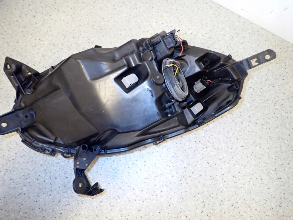 NISSAN MICRA K12 03-07 REFLEKTOR PRAWY LAMPA PRZÓD 8/9