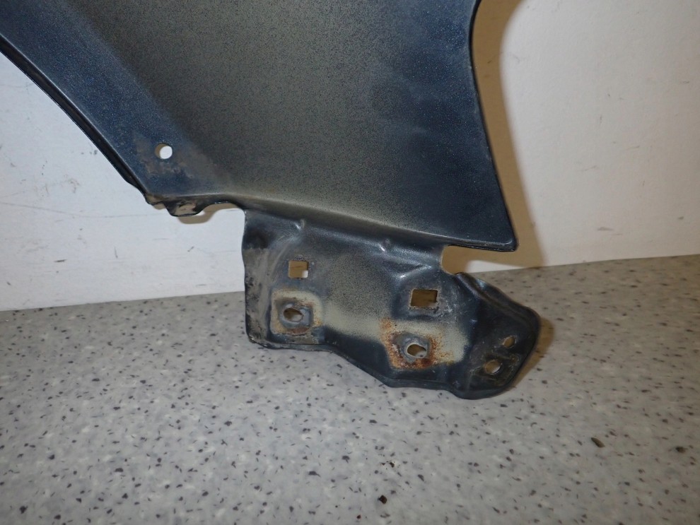 SUZUKI SX4 06-12 BŁOTNIK PRZEDNI LEWY ZY4 12/12