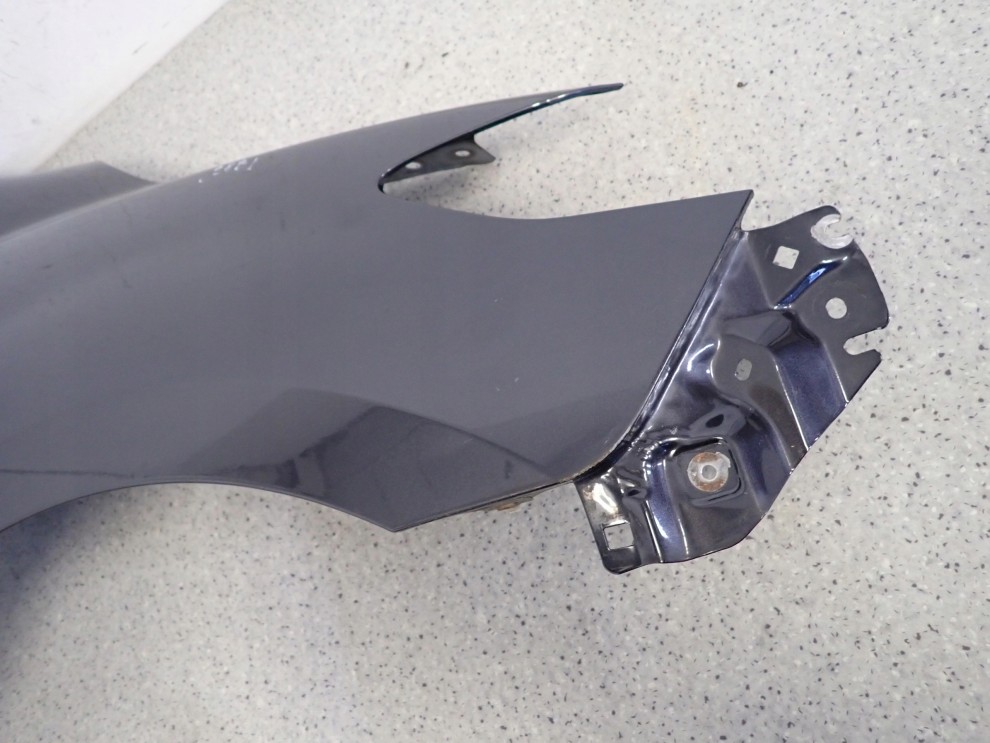 MAZDA5 MAZDA 5 I 05- BŁOTNIK PRZEDNI PRAWY 28B 5/11