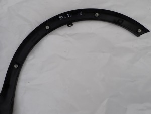 SUZUKI SX4 06-12 LISTWA BŁOTNIKA PRZEDNIA LEWA 7/10 MINIATURA