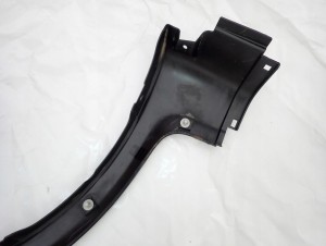 SUZUKI SX4 06-12 LISTWA BŁOTNIKA PRZEDNIA LEWA 9/10 MINIATURA