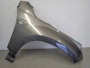 SUZUKI GRAND VITARA II 05 - BŁOTNIK PRZEDNI PRAWY ZDL