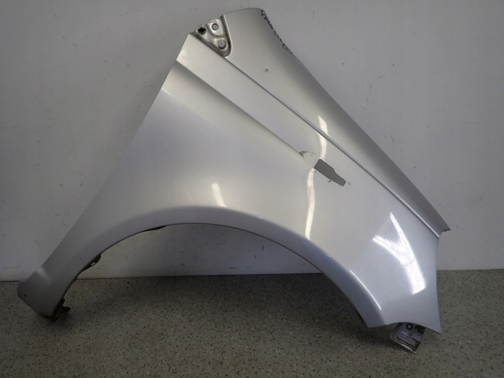 TOYOTA YARIS I 99-05 BŁOTNIK PRZEDNI PRAWY 1E7 1/11