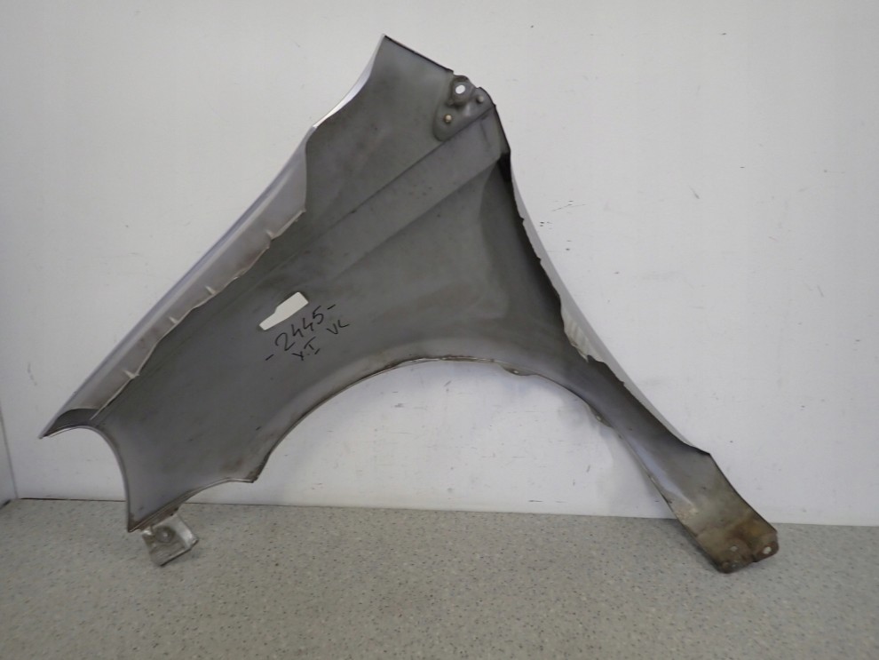 TOYOTA YARIS I 99-05 BŁOTNIK PRZEDNI PRAWY 1E7 9/11