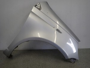 TOYOTA YARIS I 99-05 BŁOTNIK PRZEDNI PRAWY 1E7