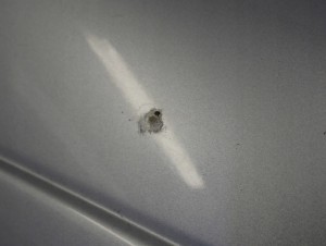 TOYOTA YARIS I 99-05 BŁOTNIK PRZEDNI PRAWY 1E7 4/11 MINIATURA