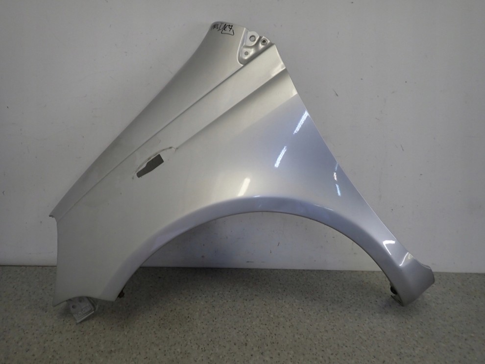 TOYOTA YARIS I 99-05 BŁOTNIK PRZEDNI LEWY 1E7 1/11