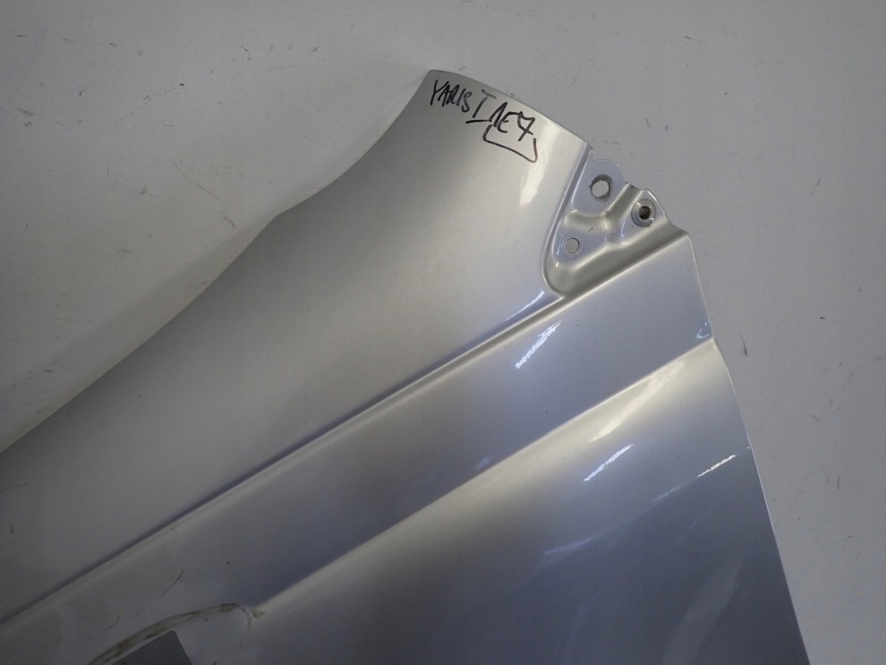 TOYOTA YARIS I 99-05 BŁOTNIK PRZEDNI LEWY 1E7 2/11