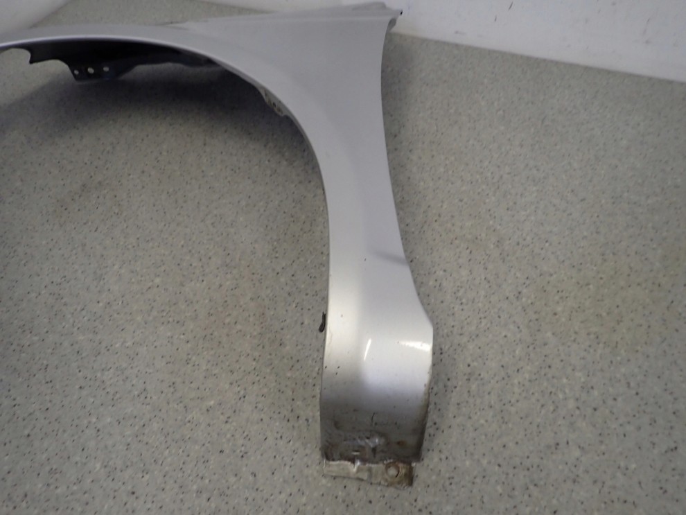 TOYOTA YARIS I 99-05 BŁOTNIK PRZEDNI LEWY 1E7 5/11