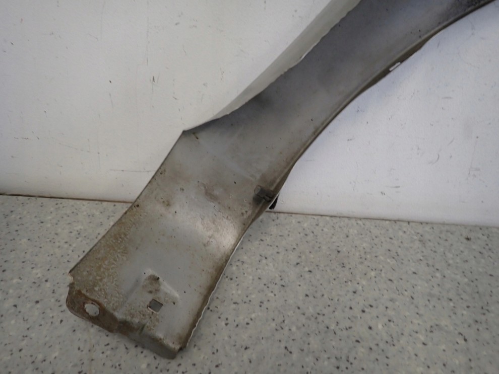 TOYOTA YARIS I 99-05 BŁOTNIK PRZEDNI LEWY 1E7 11/11