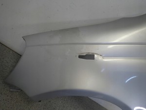 TOYOTA YARIS I 99-05 BŁOTNIK PRZEDNI LEWY 1E7 3/11 MINIATURA