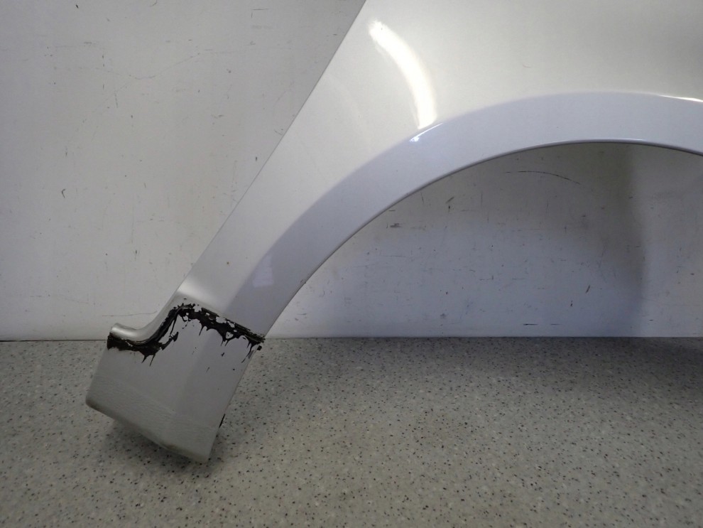 SUZUKI SWIFT III MK6 05-10 BŁOTNIK PRZEDNI PRAWY ZCC 5/13