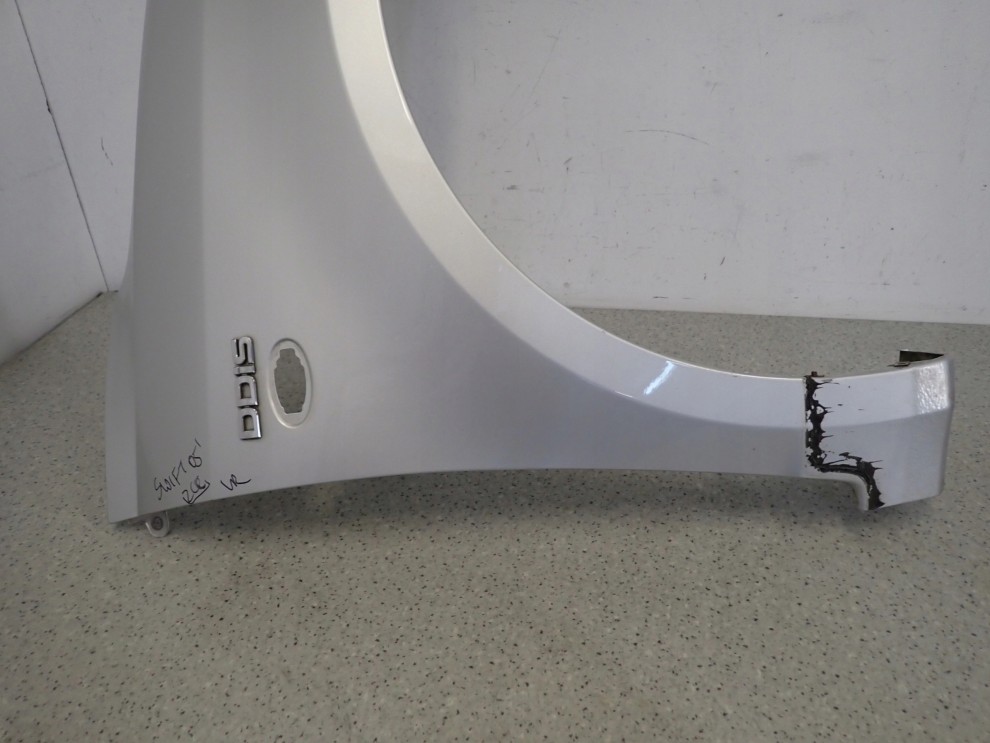 SUZUKI SWIFT III MK6 05-10 BŁOTNIK PRZEDNI PRAWY ZCC 9/13