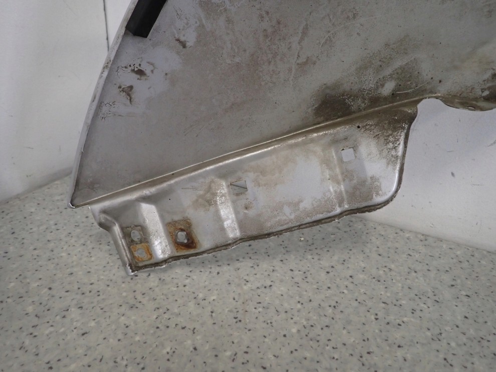 SUZUKI SWIFT III MK6 05-10 BŁOTNIK PRZEDNI PRAWY ZCC 12/13