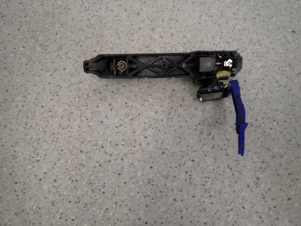 TOYOTA YARIS II 06-11 KLAMKA DRZWI TYLNA LEWA 5/8