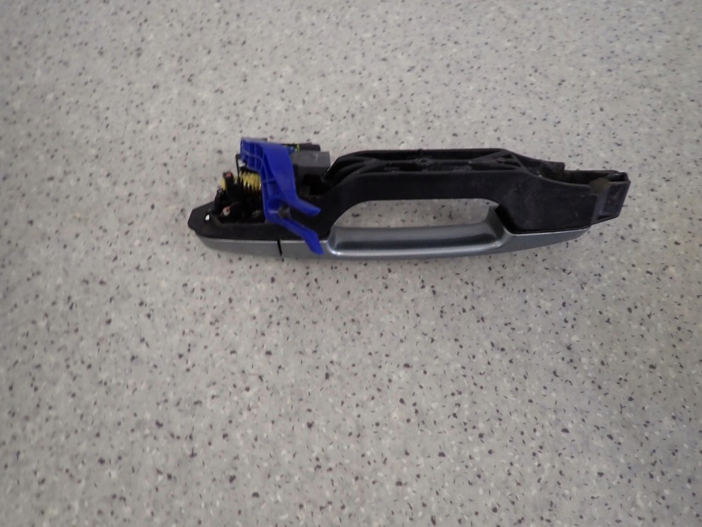 TOYOTA YARIS II 06-11 KLAMKA DRZWI TYLNA LEWA 7/8