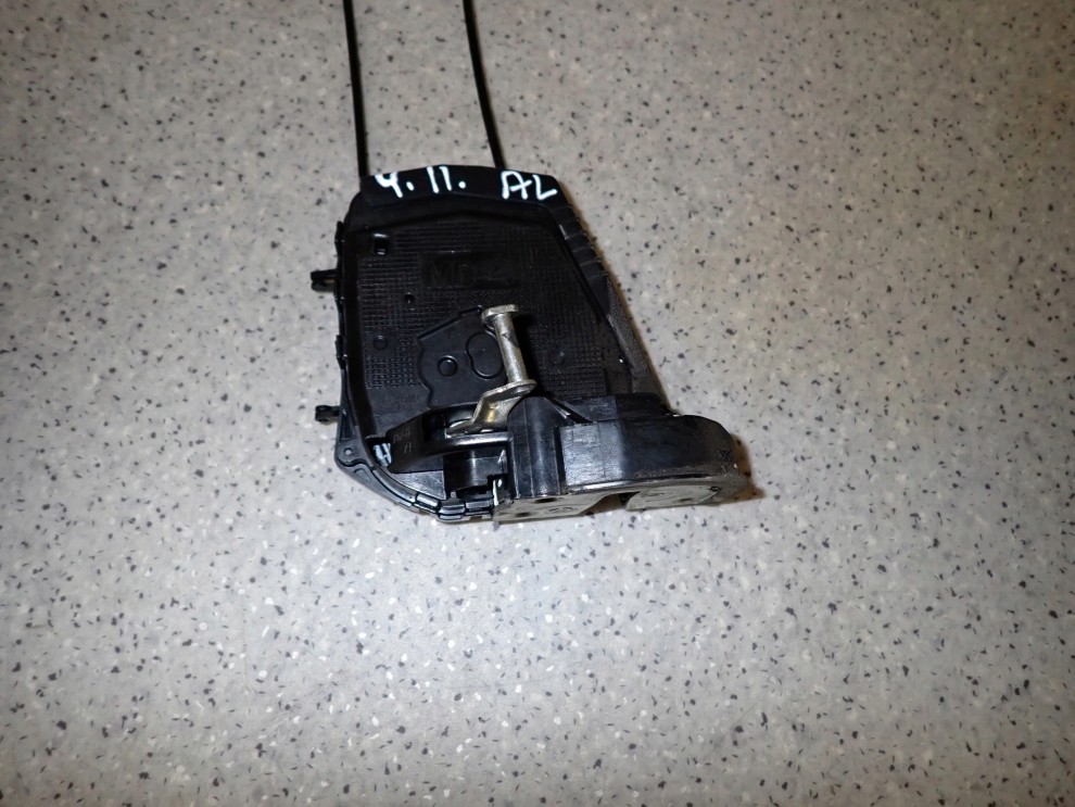 TOYOTA YARIS II 06-11 ZAMEK DRZWI TYLNY LEWY 6/8