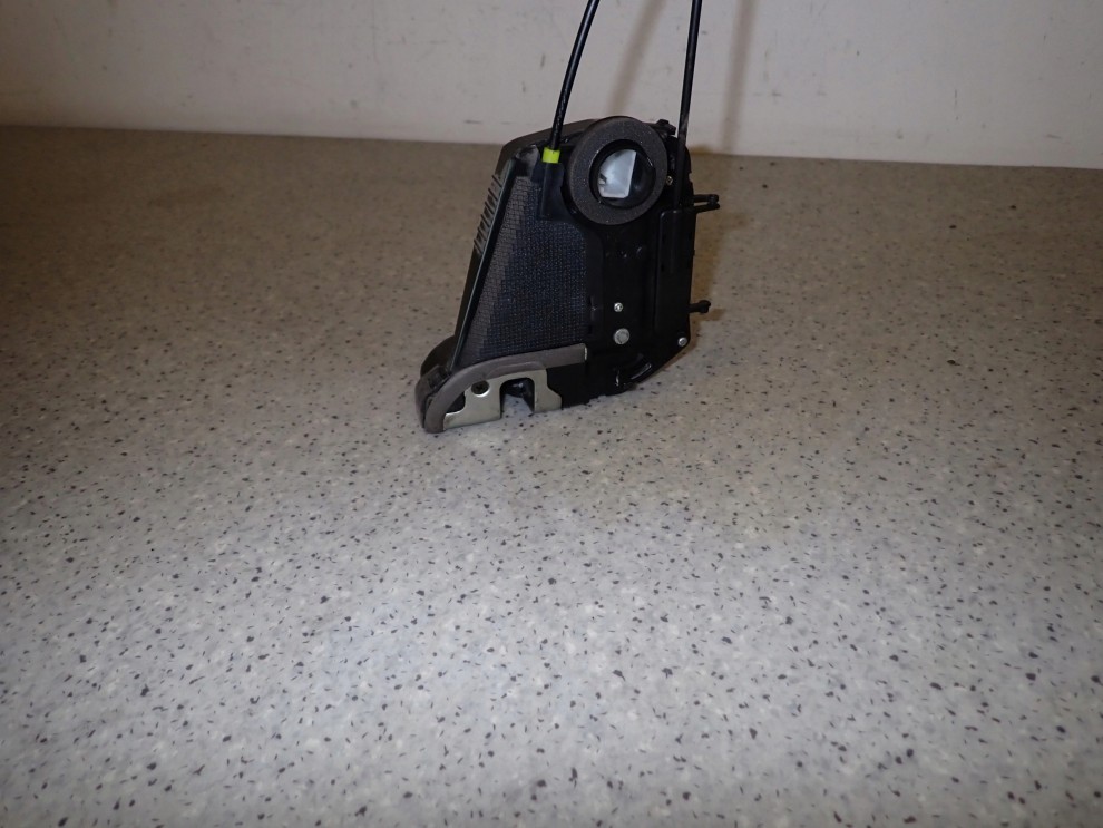 TOYOTA YARIS II 06-11 ZAMEK DRZWI TYLNY LEWY 8/8