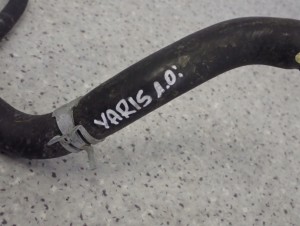 TOYOTA YARIS I 99-05 KRÓCIEC TRÓJNIK PRZEWÓD NAGRZEWNICY 4/6 MINIATURA