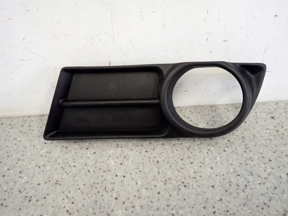 TOYOTA COROLLA VERSO 04-07 KRATKA ZAŚLEPKA HALOGENU LEWA 1/6