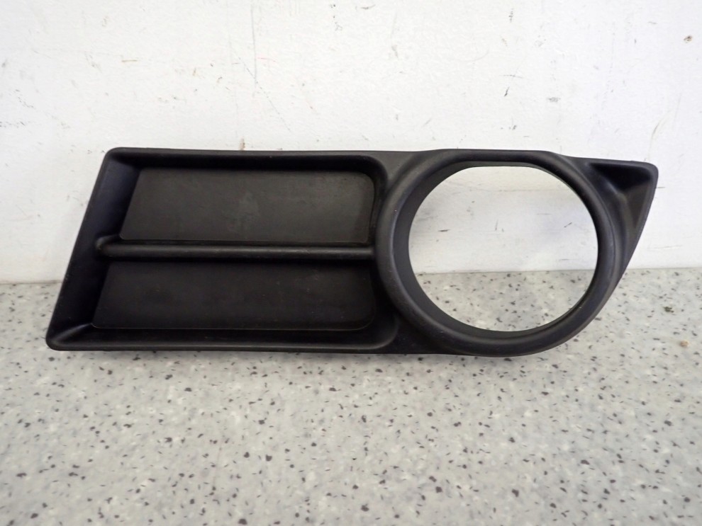 TOYOTA COROLLA VERSO 04-07 KRATKA ZAŚLEPKA HALOGENU LEWA 2/6