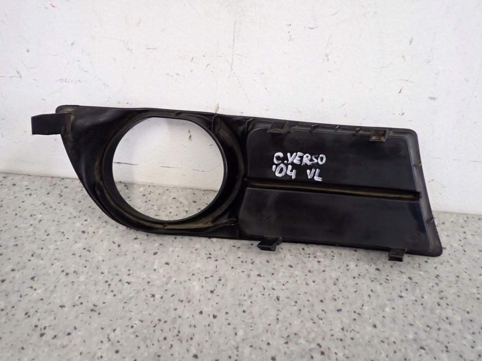 TOYOTA COROLLA VERSO 04-07 KRATKA ZAŚLEPKA HALOGENU LEWA 4/6