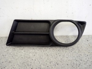 TOYOTA COROLLA VERSO 04-07 KRATKA ZAŚLEPKA HALOGENU LEWA 2/6 MINIATURA