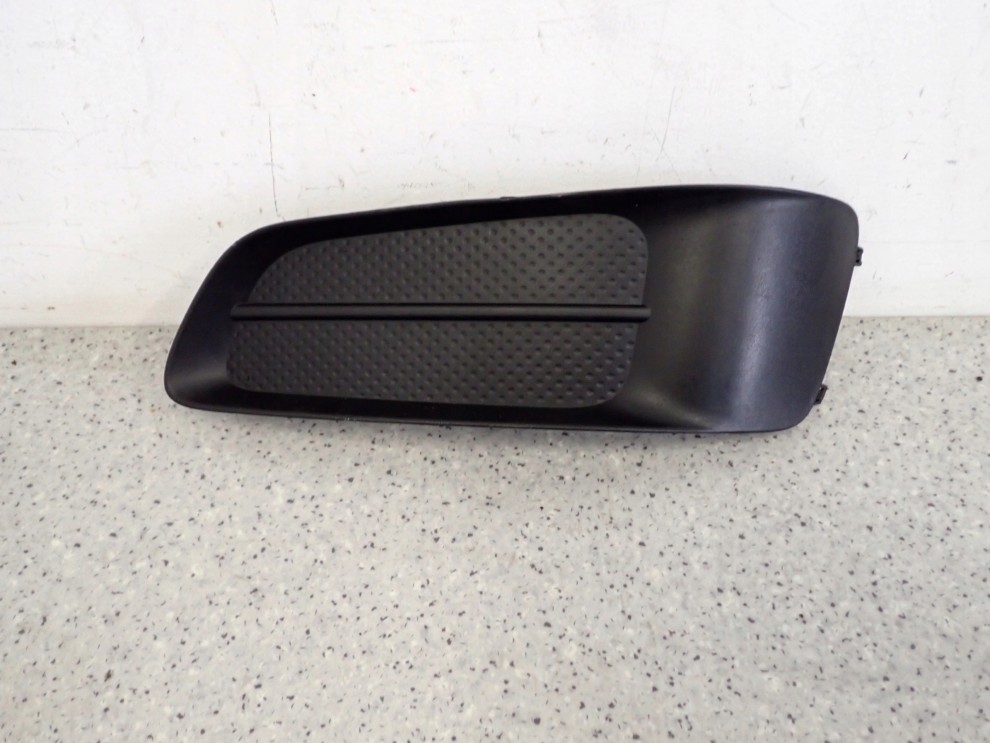 TOYOTA COROLLA VERSO 07- KRATKA ZAŚLEPKA HALOGENU LEWA 1/8