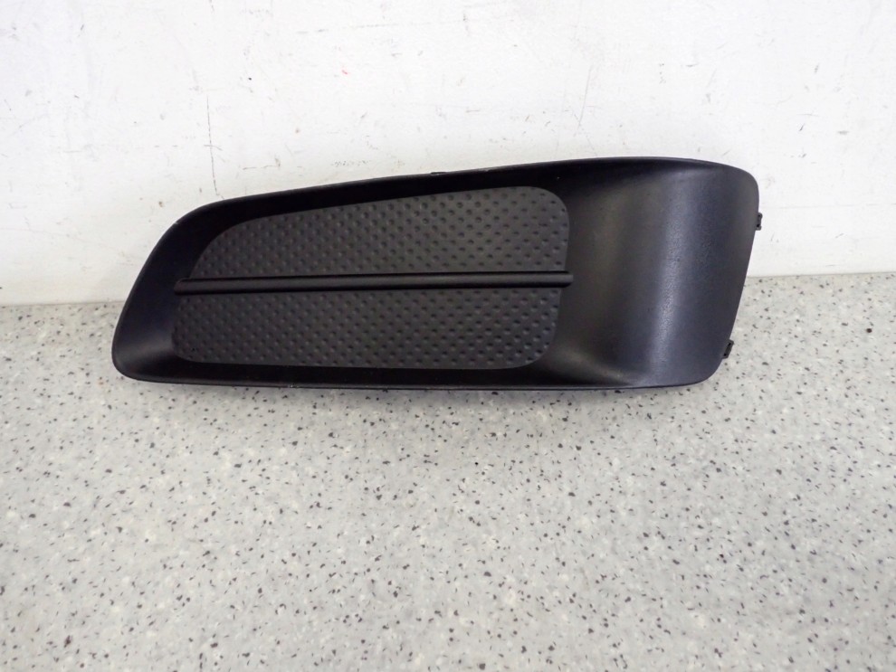 TOYOTA COROLLA VERSO 07- KRATKA ZAŚLEPKA HALOGENU LEWA 4/8