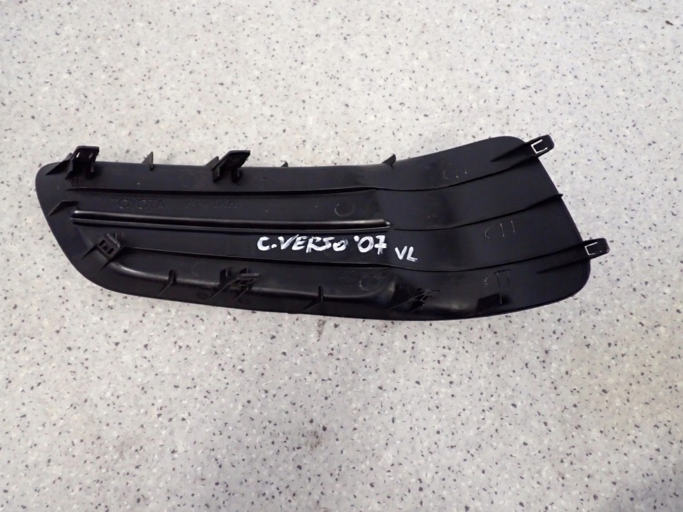 TOYOTA COROLLA VERSO 07- KRATKA ZAŚLEPKA HALOGENU LEWA 6/8