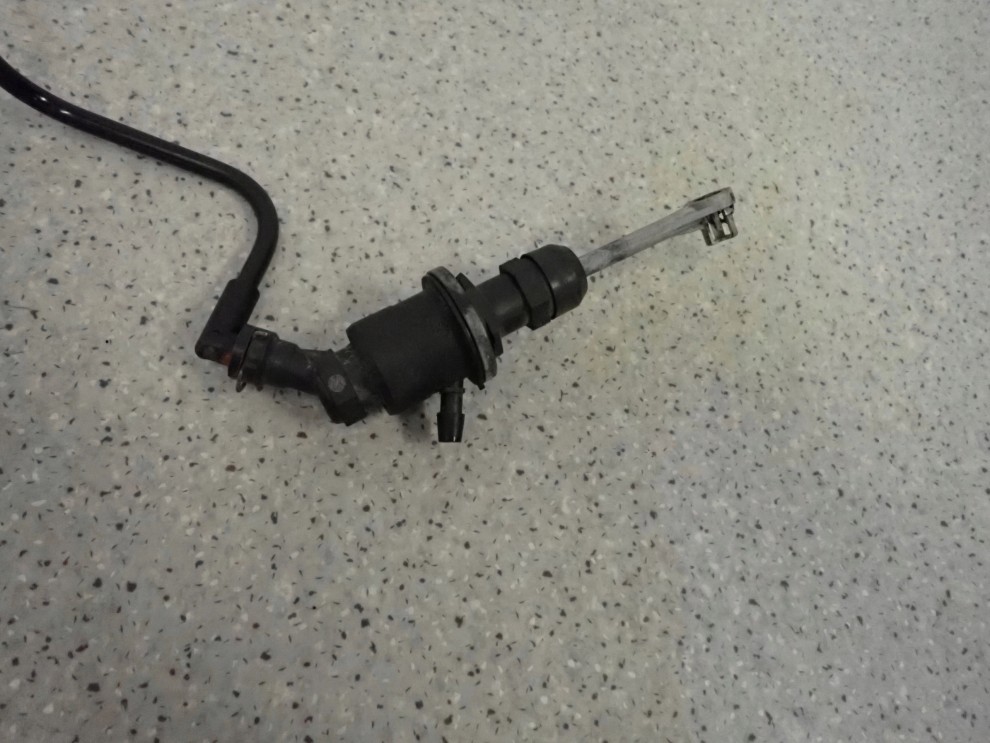 SUZUKI SWIFT MK6 05-10 1.3i WYSPRZĘGLIK POMPKA SPRZĘGŁA PRZEWÓD 5/8