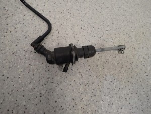 SUZUKI SWIFT MK6 05-10 1.3i WYSPRZĘGLIK POMPKA SPRZĘGŁA PRZEWÓD 6/8 MINIATURA