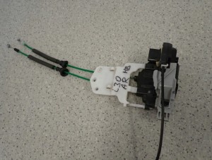 HYUNDAI i30 HB 07-12 ZAMEK DRZWI TYLNY PRAWY 4/9 MINIATURA