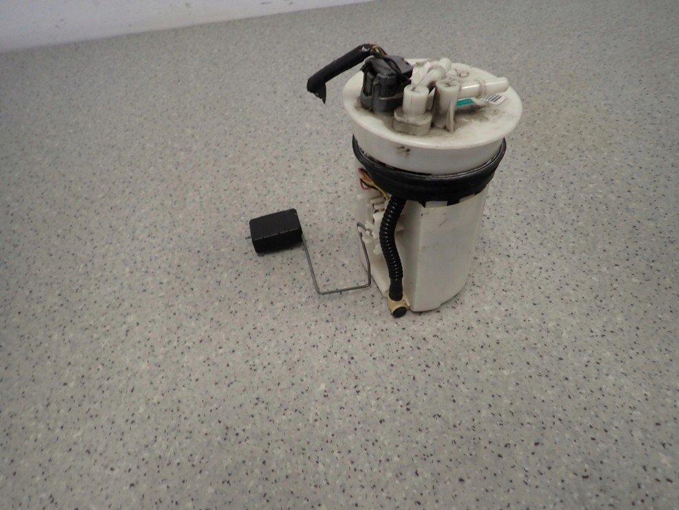 MITSUBISHI SPACE STAR BENZYNA 98- POMPA PALIWA PŁYWAK 2/7