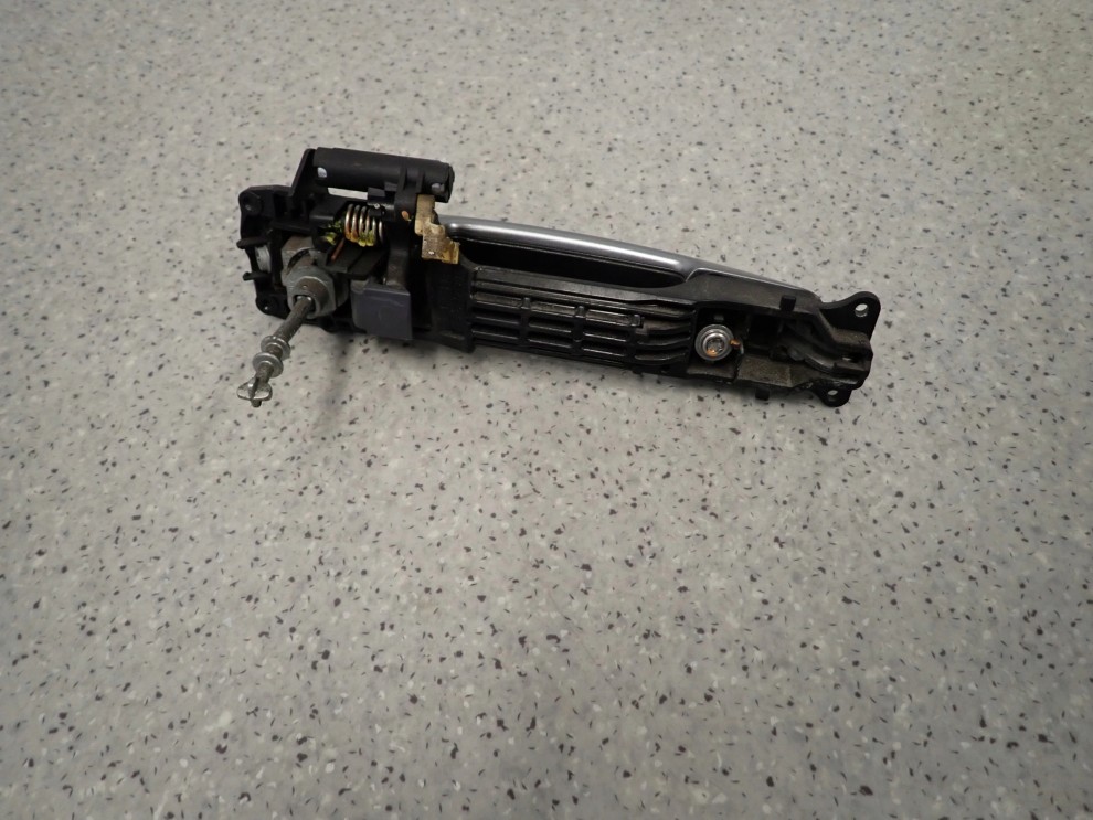 SUZUKI SWIFT 10- MK7 KLAMKA PRZEDNIA LEWA ZCD 7/8