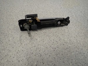 SUZUKI SWIFT 10- MK7 KLAMKA PRZEDNIA LEWA ZCD 8/8 MINIATURA