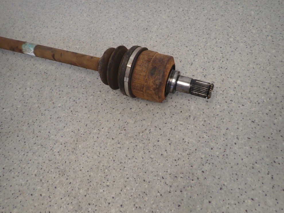 SANTA FE I 01-05 PÓŁOŚ TYLNA LEWA 2.0 CRDI 4WD 8/8