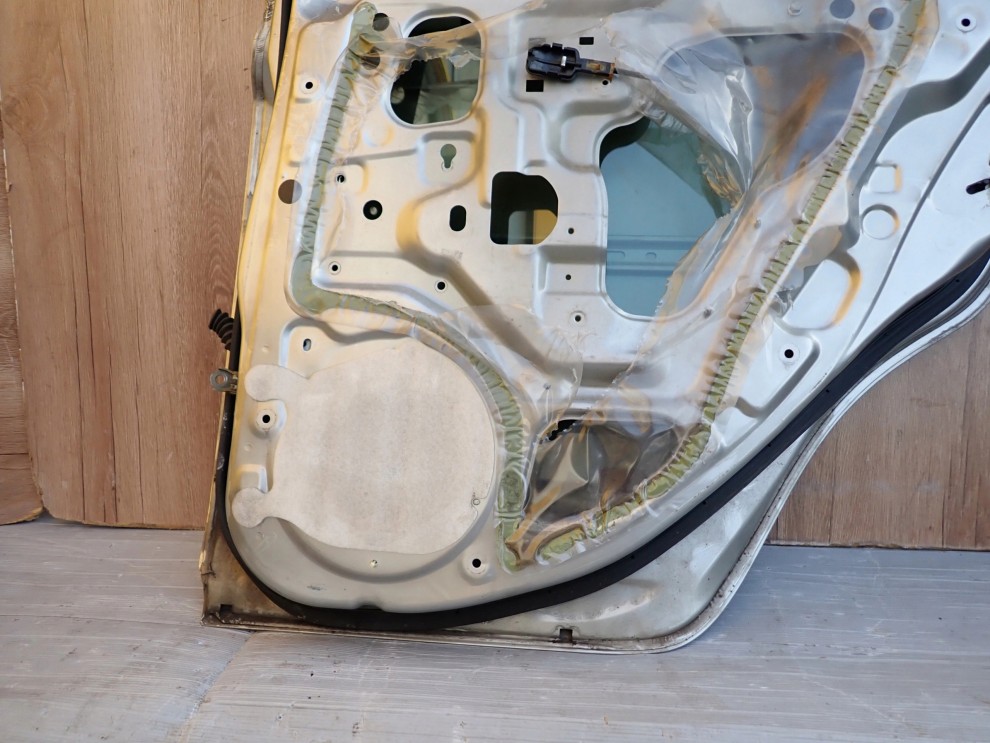 NISSAN MICRA K12 03-10 5d DRZWI TYLNE PRAWE KY0 10/10