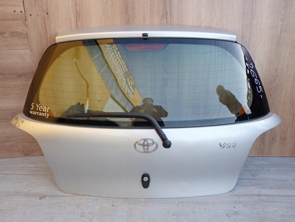 TOYOTA YARIS FR 99-05 KLAPA BAGAŻNIKA SZYBA 1E7 1/16