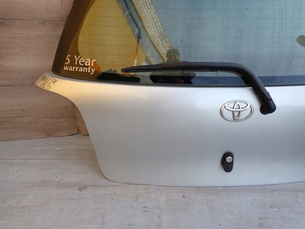 TOYOTA YARIS FR 99-05 KLAPA BAGAŻNIKA SZYBA 1E7 5/16