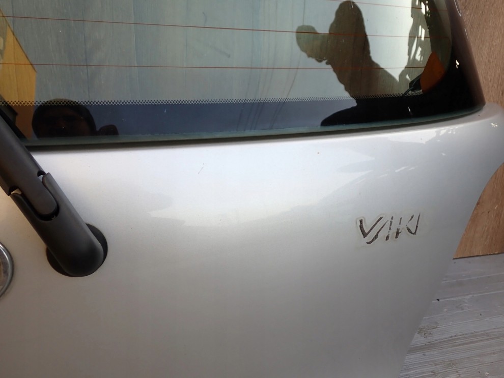 TOYOTA YARIS FR 99-05 KLAPA BAGAŻNIKA SZYBA 1E7 10/16