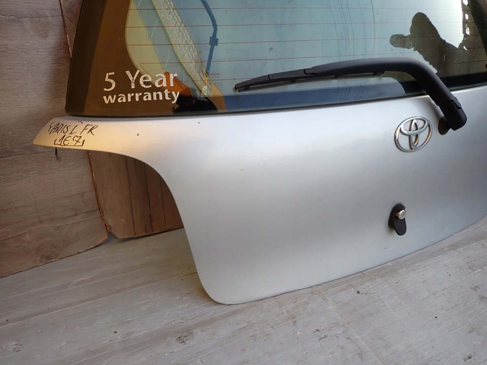 TOYOTA YARIS FR 99-05 KLAPA BAGAŻNIKA SZYBA 1E7 13/16
