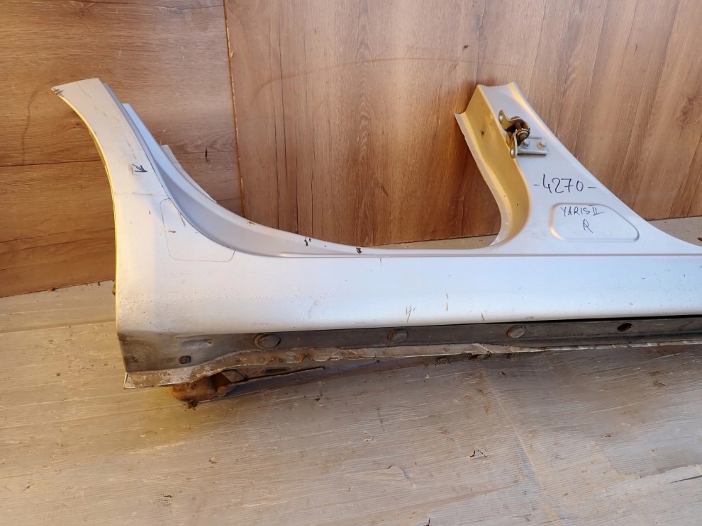 TOYOTA YARIS II 5d 06-11 PRÓG PRAWY 6/12