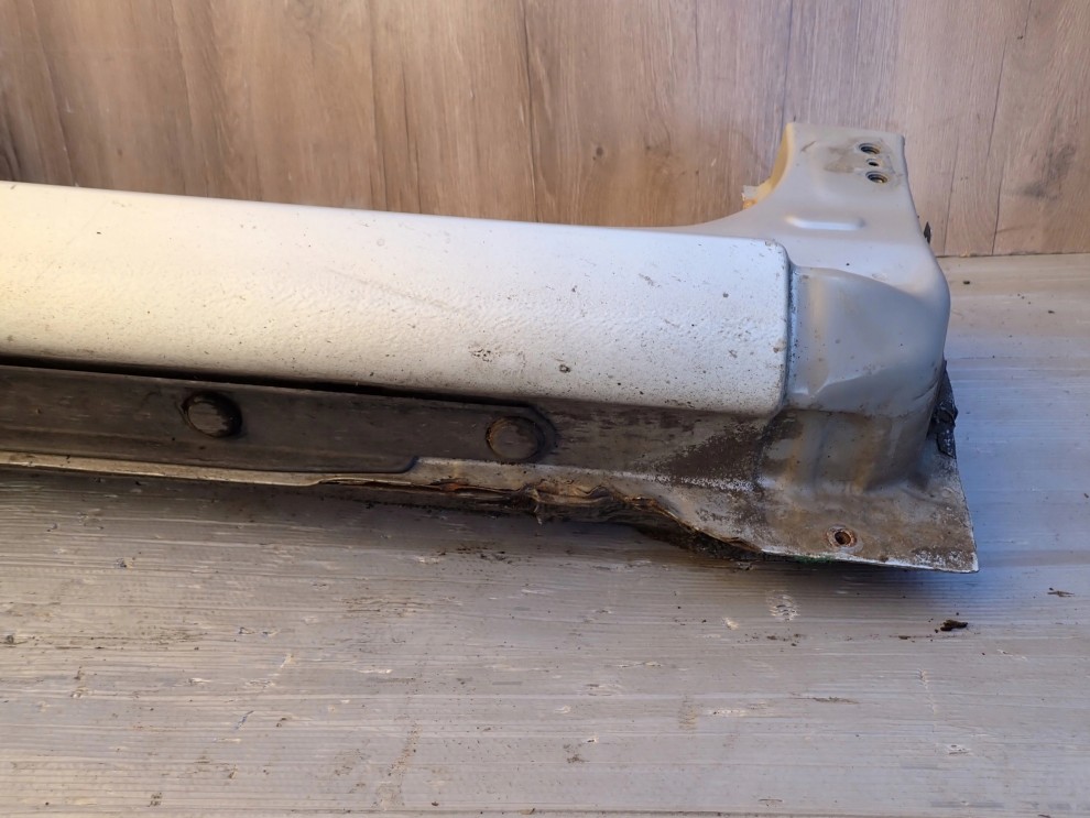 TOYOTA YARIS II 5d 06-11 PRÓG PRAWY 8/12