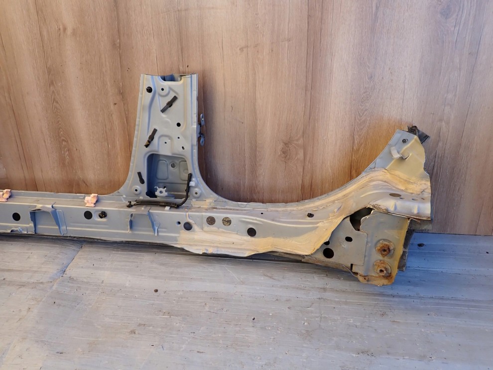 TOYOTA YARIS II 5d 06-11 PRÓG PRAWY 12/12