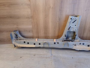 TOYOTA YARIS II 5d 06-11 PRÓG PRAWY 11/12 MINIATURA