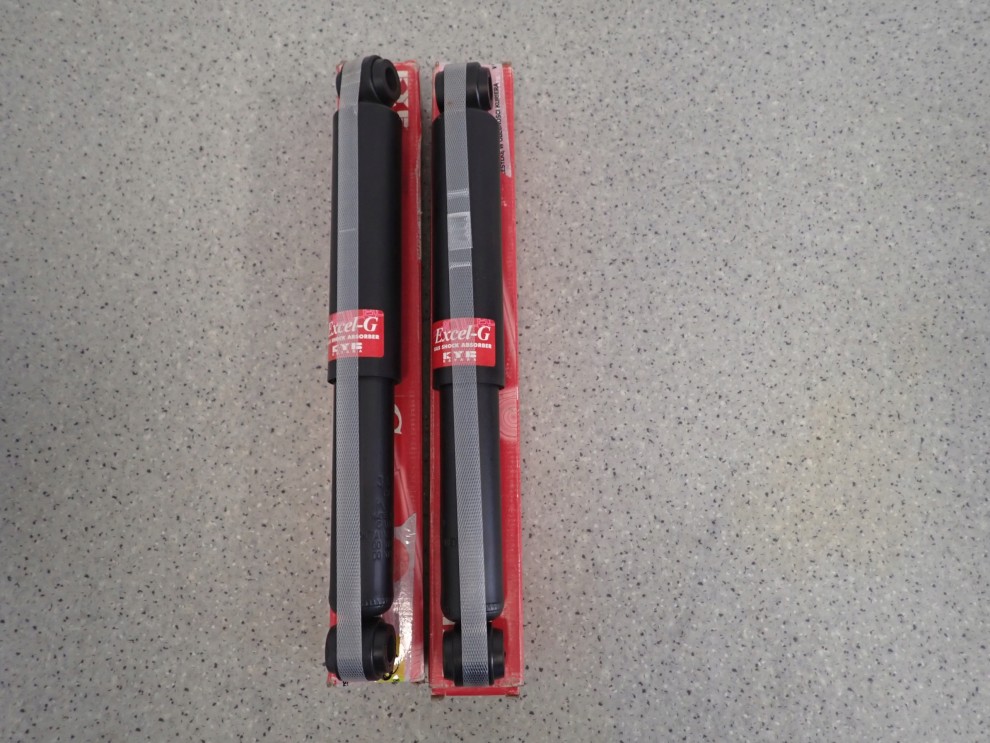 AMORTYZATOR TYŁ KYB 343213 MITSUBISHI TOYOTA NISSAN 1/6