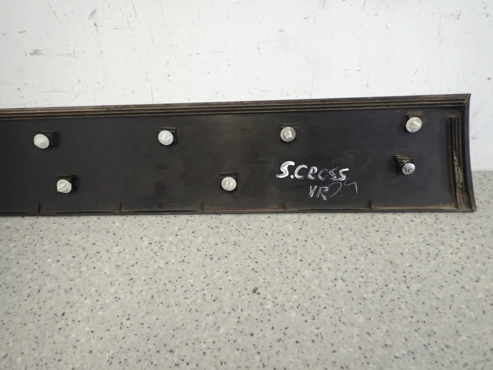 SUZUKI SX4 S-CROSS 13-21 LISTWA DRZWIPRZEDNIA PRAWA 5/7