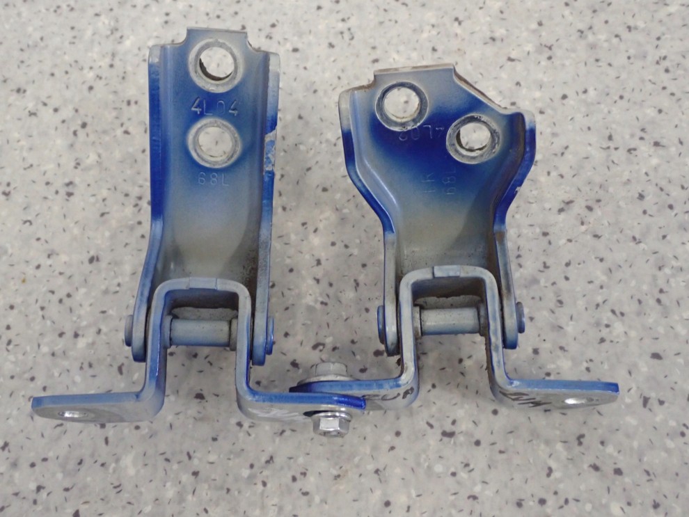 SUZUKI SX4 S-CROSS 13-21 ZAWIASY DRZWI PRZEDNICHH PRAWYCH ZUM 2/4