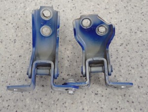 SUZUKI SX4 S-CROSS 13-21 ZAWIASY DRZWI PRZEDNICHH PRAWYCH ZUM 2/4 MINIATURA